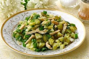 Konservuotų kalmarų salotos: skanių patiekalų su kiaušiniu ir agurkais paruošimo receptai